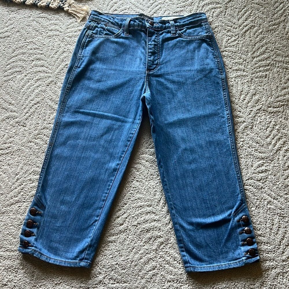 NYDJ Cropped Jeans with Button details on hem size 6